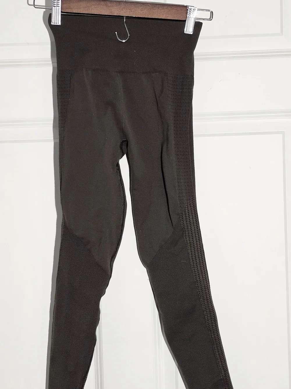 Lululemon Size 2 High Rise Seamless Textured Leggings Dark Olive Green Yoga Pant